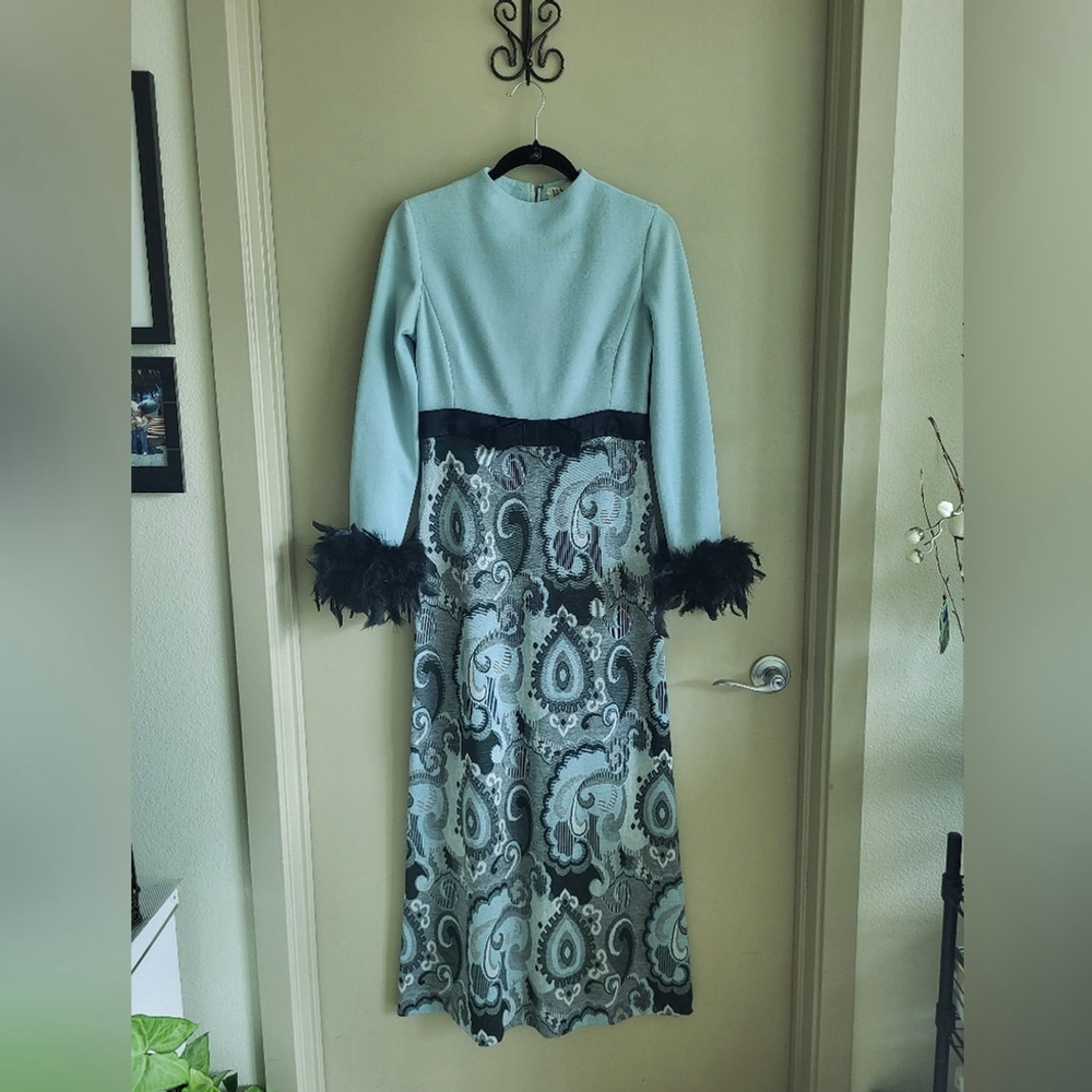 Vintage R&K Knits 1960s Mod Feather Cuff Dress - Picture 3 of 10